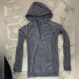 lululemon athletica Women’s Gray 1/2 Zip Up - Size 6